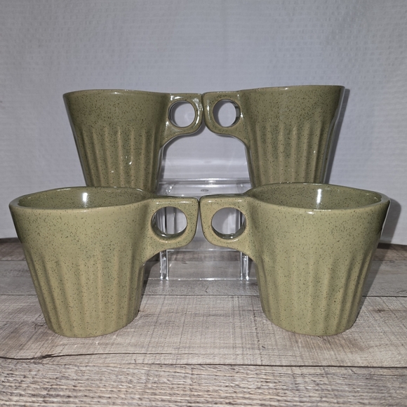 VINTAGE USA POTTERY SET OF 4 CERAMIC MUG SET DRIP GLASS GREEN FLUTED DESIGN - Picture 4 of 8